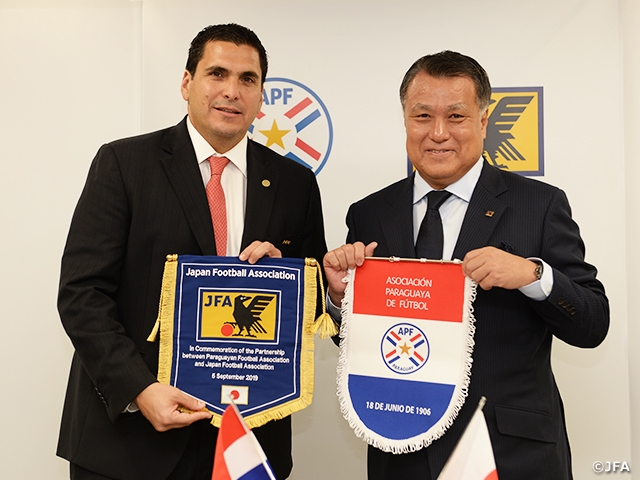 パラグアイサッカー協会とのパートナーシップ協定を締結