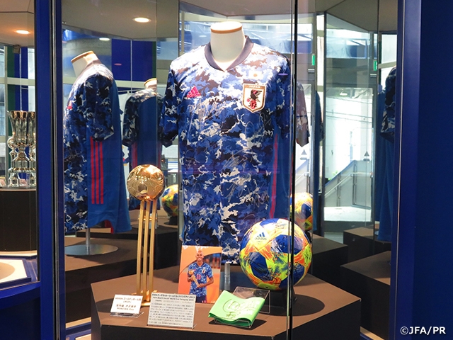 「FIFAビーチサッカーワールドカップパラグアイ2019」 サイン入りユニフォームや個人賞トロフィーなどを展示 ～日本サッカーミュージアム～