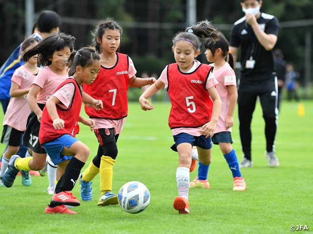 JFA夢フィールドでJFAガールズサッカーフェスティバルを実施