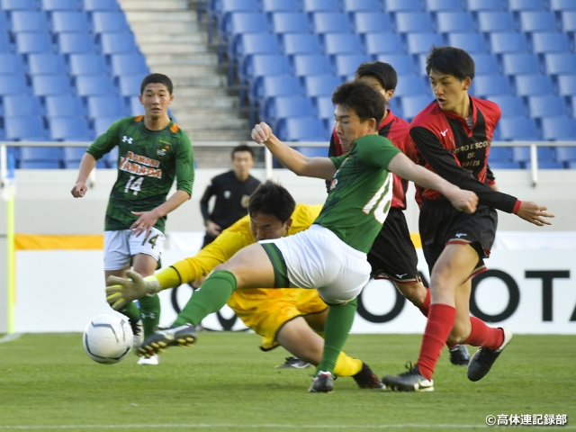 山梨学院と青森山田が決勝に進出　第99回全国高等学校サッカー選手権大会