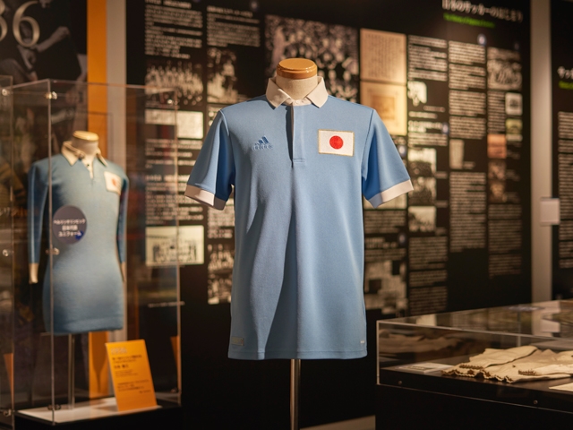 サッカー日本代表100周年アニバーサリーユニフォーム完成