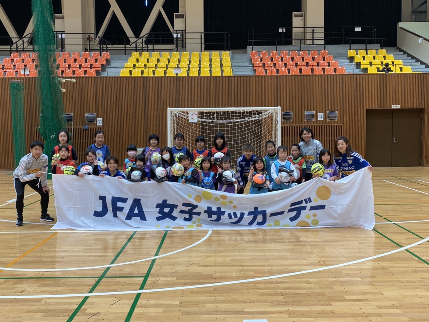 JFA女子サッカーデーを今治市営中央体育館（愛媛県）で開催