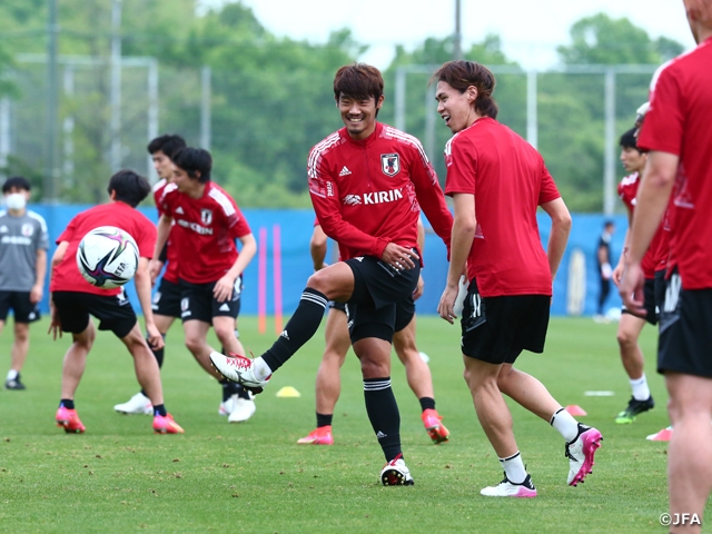 SAMURAI BLUE　ポジションに分かれて組み立てを確認