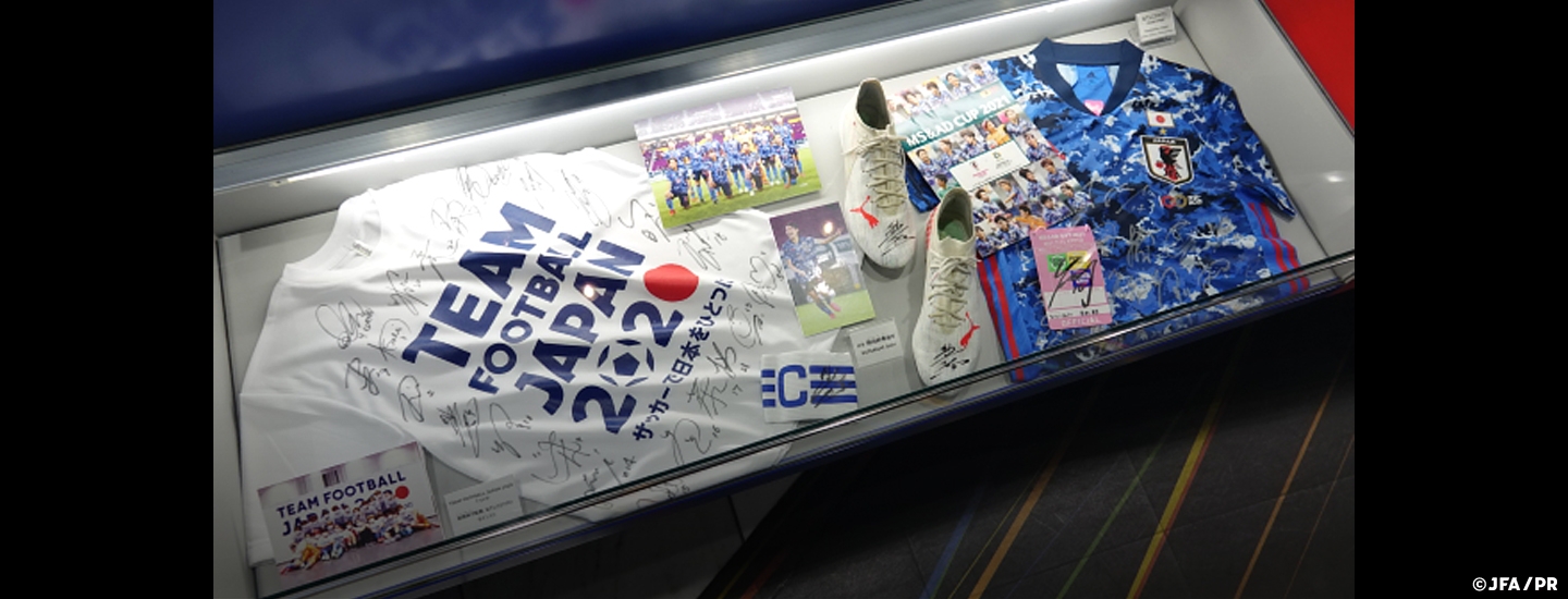 なでしこジャパンms Adカップ21のサイン入りユニフォームやキャプテンマークを展示 日本サッカーミュージアム Jfa 公益財団法人日本サッカー協会