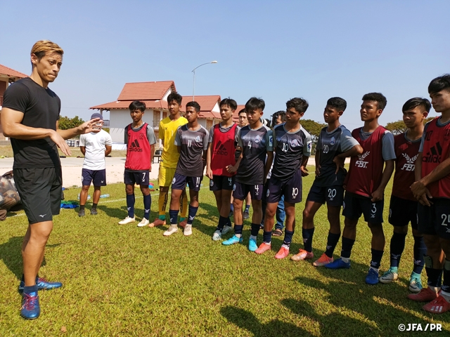 本田圭佑さんがカンボジアサッカー連盟バティナショナルアカデミーを訪問