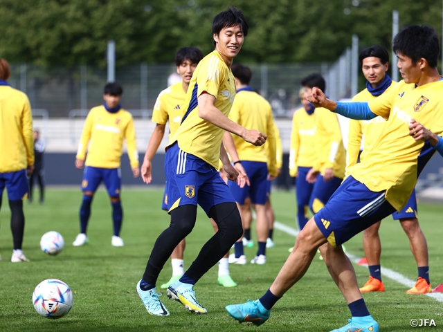 SAMURAI BLUE hold training session with all 30 players