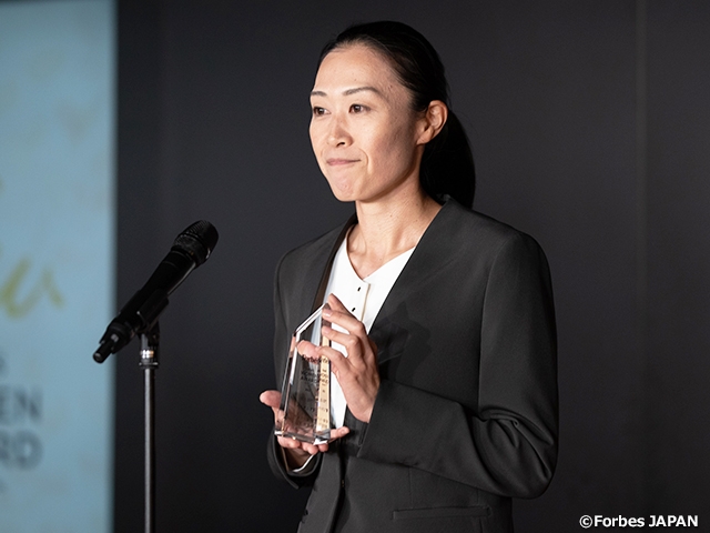 Ms. Yamashita Yoshimi receives the Pioneer Award at the Forbes JAPAN WOMEN AWARD 2022
