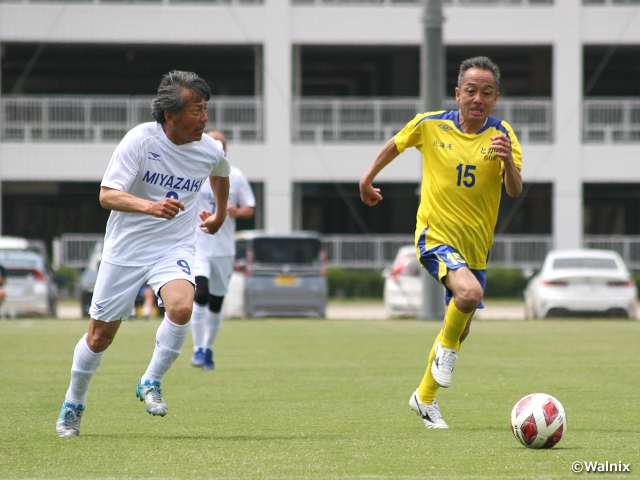 各グループで熱戦が繰り広げられる　JFA 第23回全日本O-60サッカー大会
