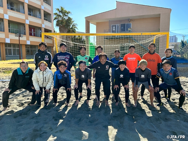 千葉県鴨川市でビーチサッカークリニックを実施