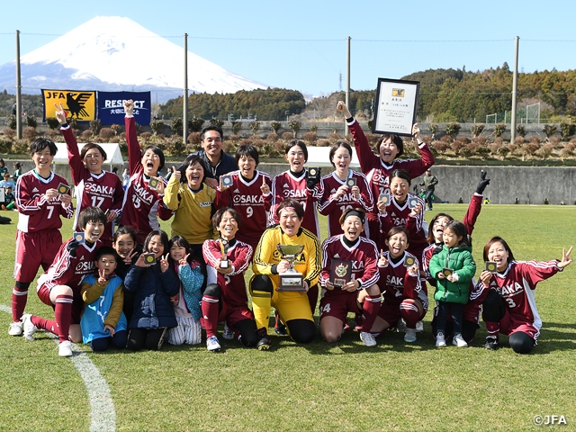 3日間の激闘を勝ち抜いたシュピーニが大会連覇を達成！　JFA 第35回全日本O-30女子サッカー大会