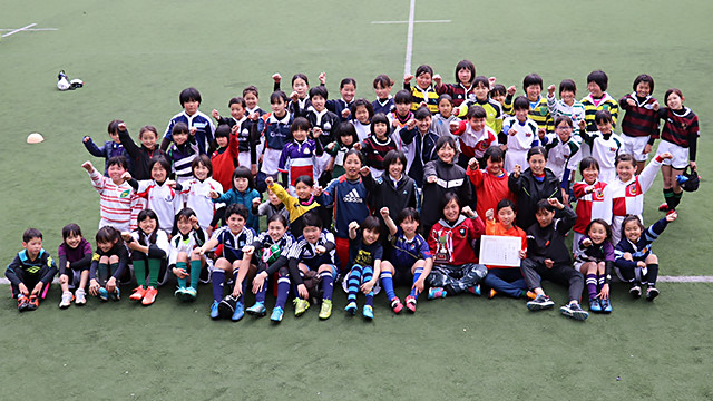 庫県女子ラグビー選手によるラグビークリニック