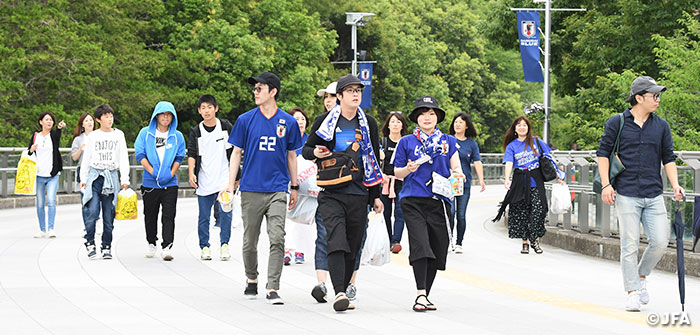 サッカー 観戦 ファッション